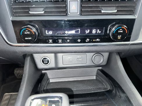 Used 2023 Nissan Rogue SV AWD/4WD image 12