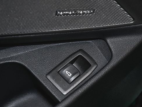Used 2025 BMW M3 RWD image 71