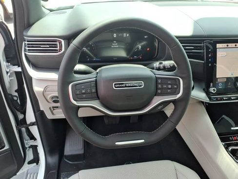 New 2026 Jeep Grand Wagoneer Limited AWD/4WD image 5