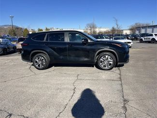 Used 2024 Toyota Highlander LE video 2