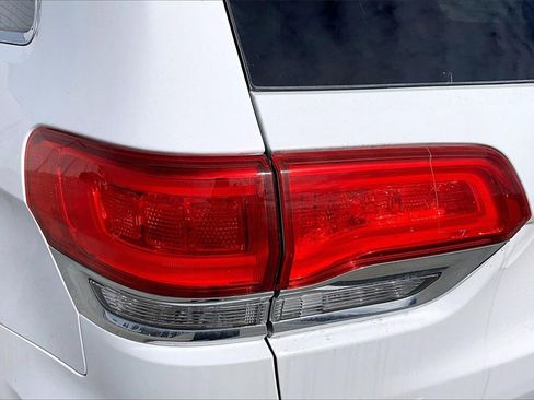 Certified 2018 Jeep Grand Cherokee Laredo image 34