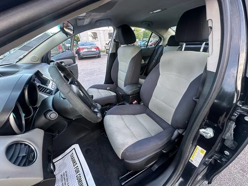 Used 2013 Chevrolet Cruze LS image 14