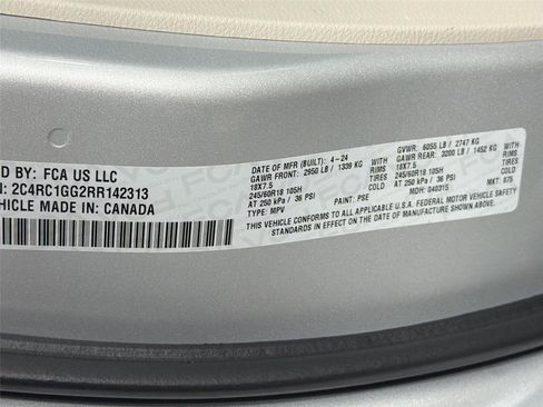 Used 2024 Chrysler Pacifica Limited FWD image 37