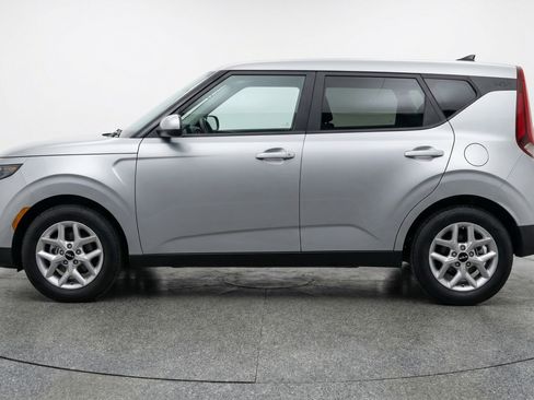 Used 2025 Kia Soul LX w/ LX Technology Package image 5