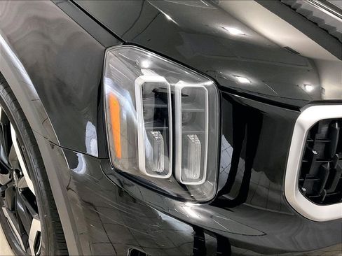 Used 2023 Kia Telluride EX w/ EX Captain's Chair Package AWD/4WD image 34