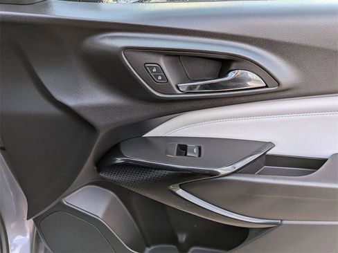 Used 2025 Chevrolet Trax LT w/ LT Convenience Package image 34