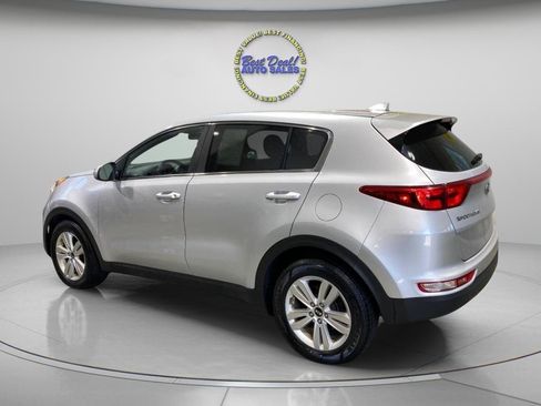 Used 2018 Kia Sportage LX FWD image 3