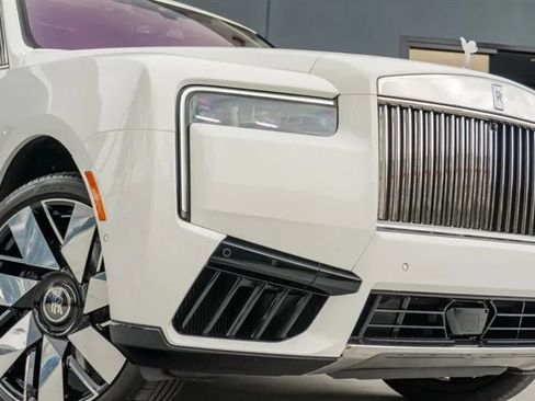Used 2025 Rolls-Royce Cullinan image 30