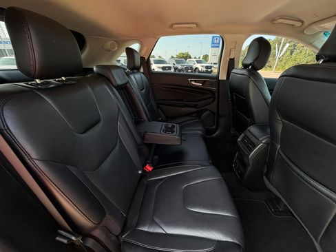 Used 2019 Ford Edge Titanium FWD image 28