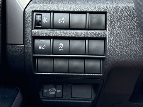 Used 2025 Toyota Tacoma TRD Sport AWD/4WD image 18