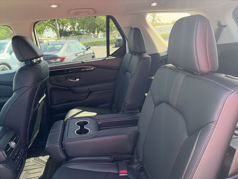 Used 2025 Honda Pilot EX-L image 9