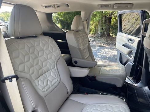Certified 2025 Nissan Armada Platinum AWD/4WD image 11