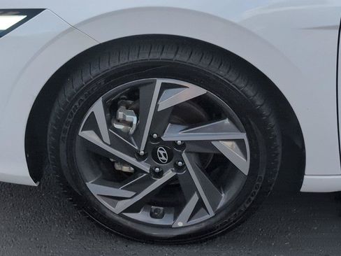 Used 2024 Hyundai Elantra Limited FWD image 11