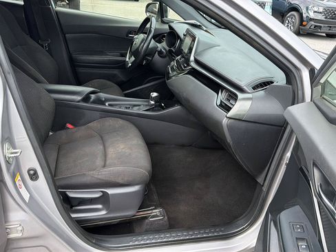 Used 2018 Toyota C-HR XLE FWD image 13