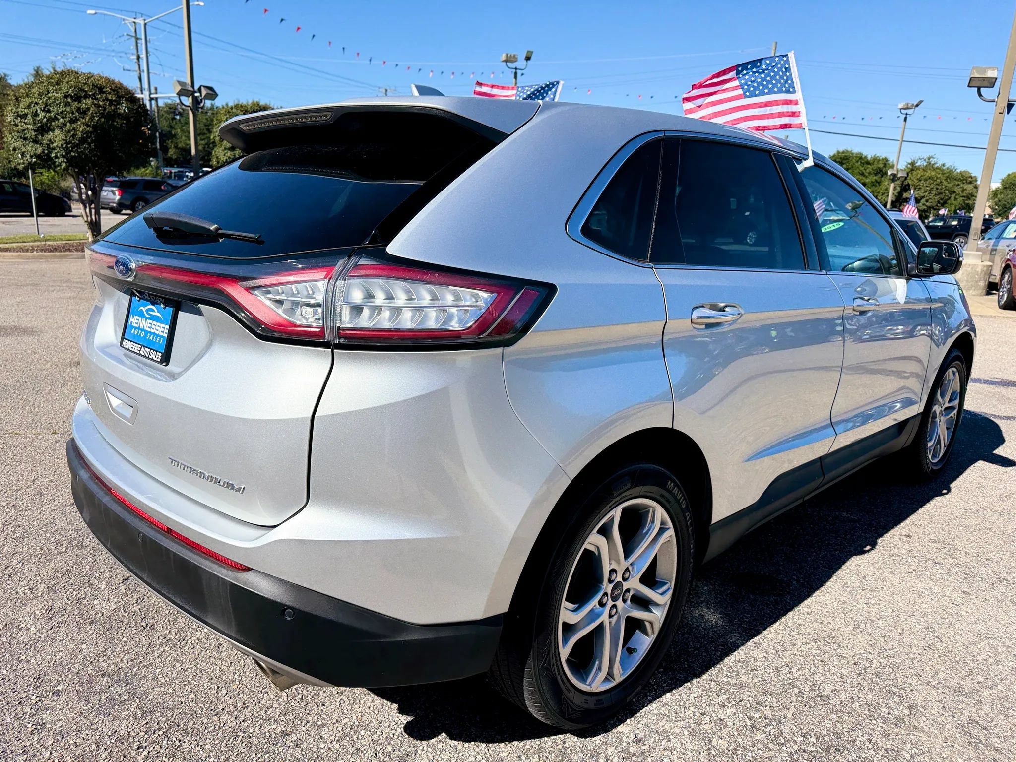 Used 2018 Ford Edge Titanium FWD image 19
