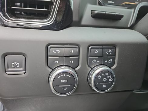 Used 2025 GMC Sierra 1500 AT4 w/ AT4 Premium Package image 23