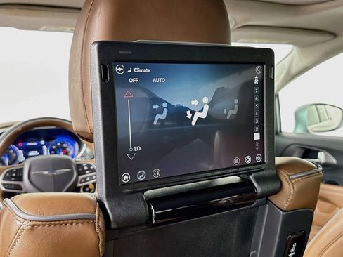 Used 2017 Chrysler Pacifica Limited FWD image 25
