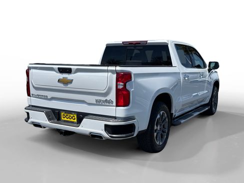 Used 2025 Chevrolet Silverado 1500 High Country AWD/4WD image 5