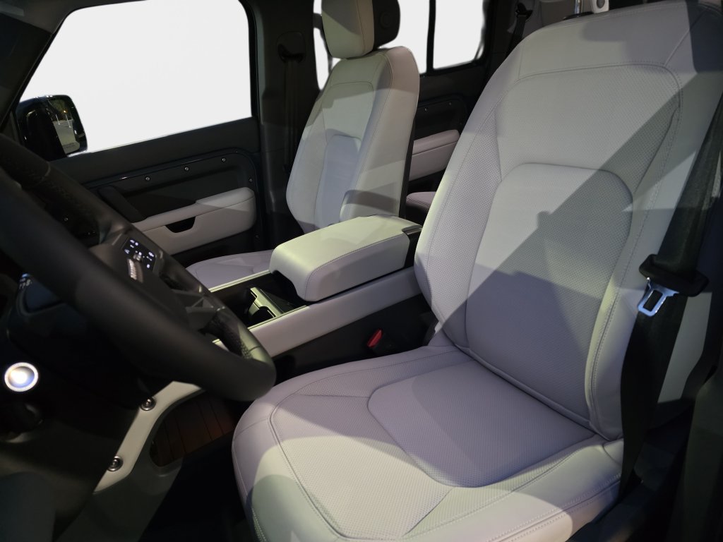 New 2026 Land Rover Defender 110 S AWD/4WD image 12