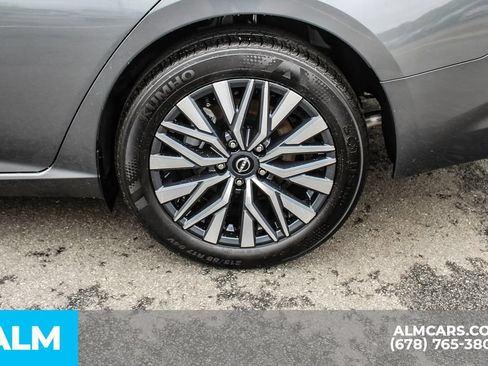 Used 2025 Nissan Altima 2.5 SV FWD image 15