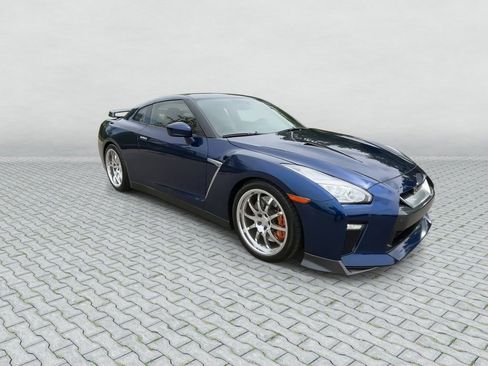 Used 2015 Nissan GT-R Premium AWD/4WD image 2