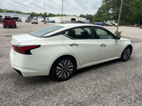 Used 2025 Nissan Altima 2.5 SV FWD image 8