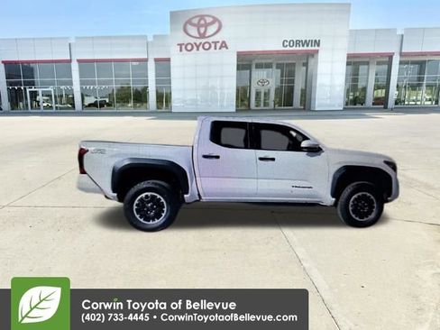 Used 2025 Toyota Tacoma TRD Off-Road AWD/4WD image 6