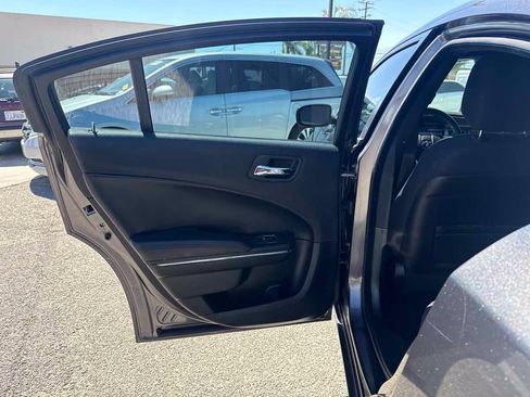 Used 2014 Dodge Charger SXT RWD image 9