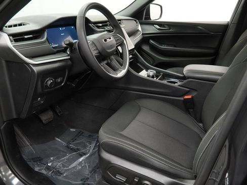 Used 2025 Jeep Grand Cherokee Laredo X AWD/4WD image 17