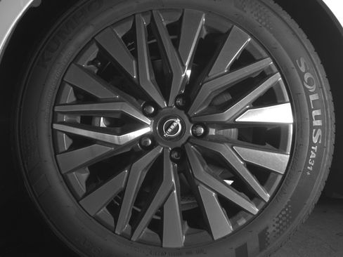 Used 2025 Nissan Altima 2.5 SV FWD image 12