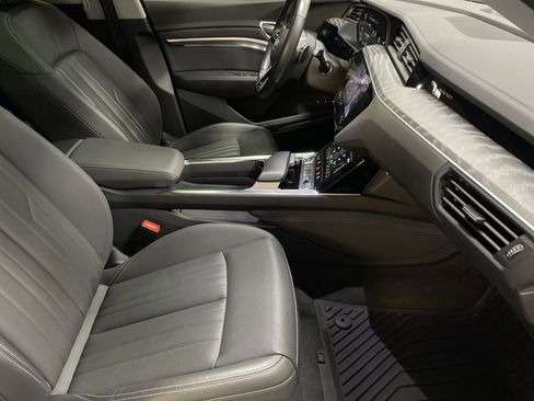 Used 2022 Audi e-tron Premium Plus w/ Premium Plus Package image 35