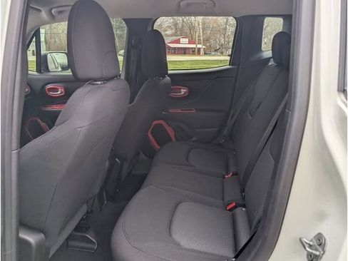 Used 2023 Jeep Renegade Latitude image 9