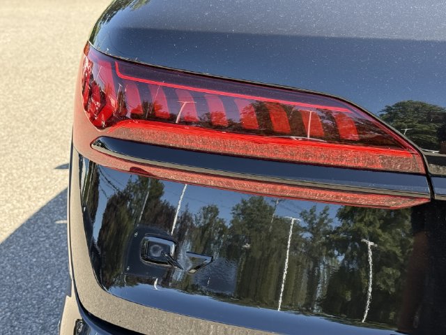 Used 2023 Audi Q7 2.0T Premium Plus w/ Premium Plus Package AWD/4WD image 32