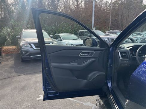 New 2026 Nissan Rogue Platinum image 24