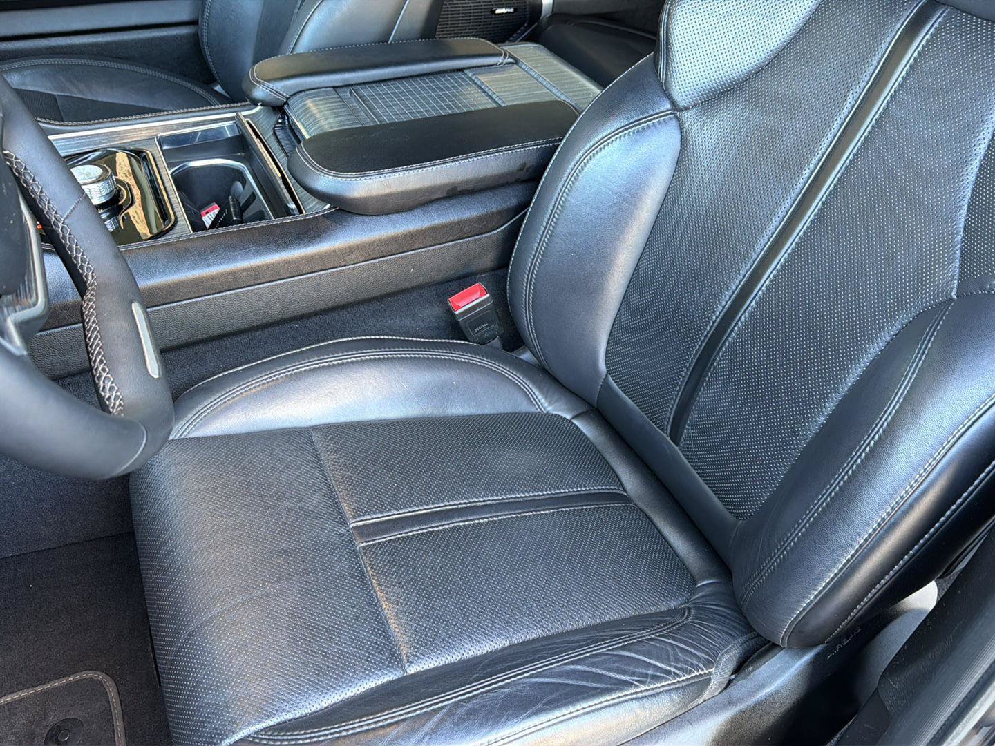 Used 2024 Jeep Wagoneer Series II w/ Flexible Seating Group RWD image 34