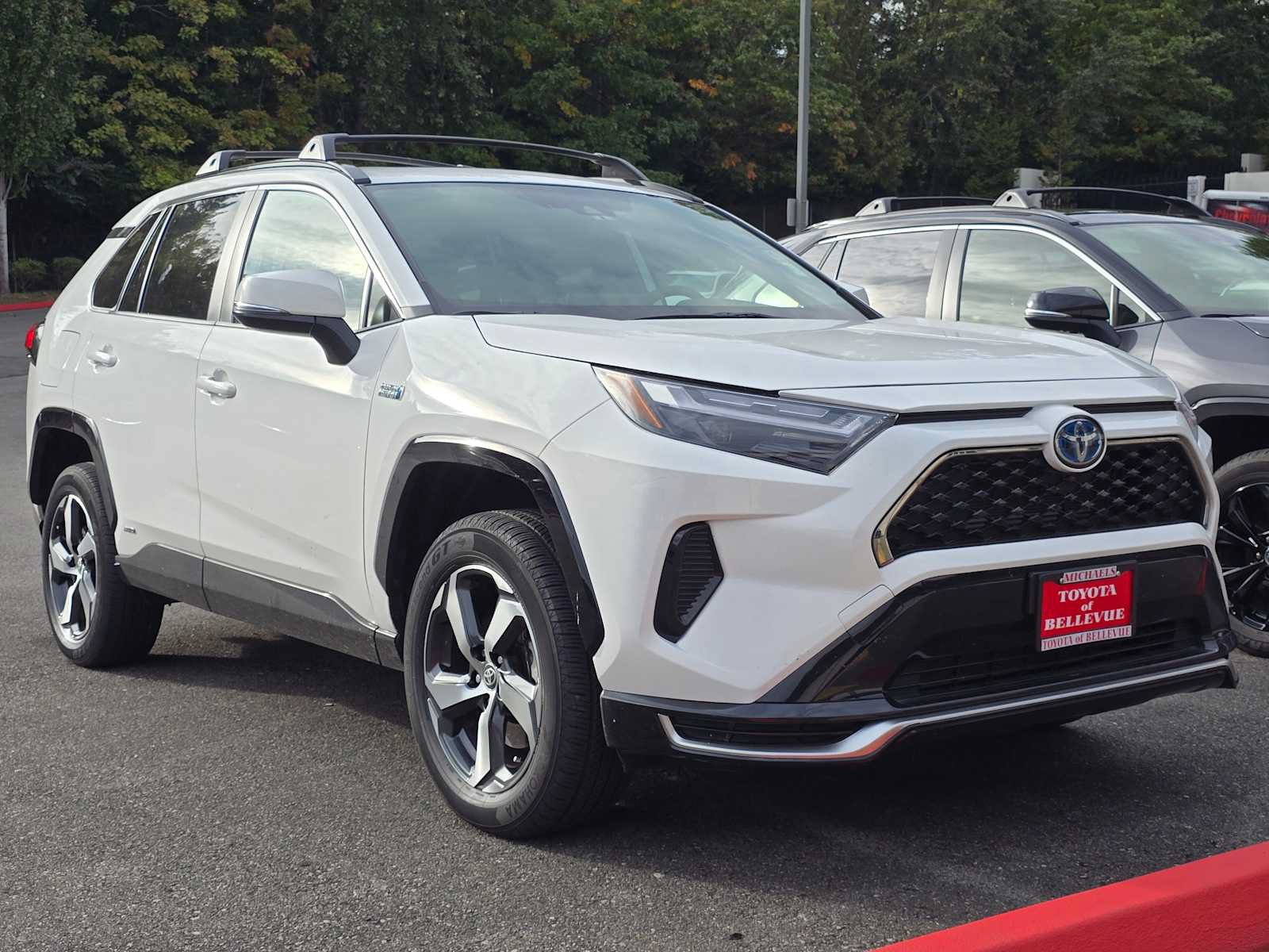 Used 2024 Toyota RAV4 SE w/ Weather & Moonroof Package AWD/4WD image 3