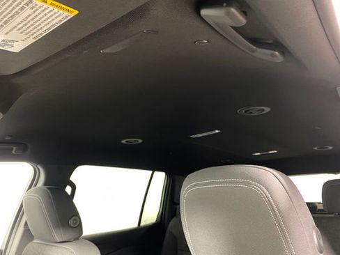 Certified 2025 Chevrolet Traverse LT w/ Driver Confidence Package image 23