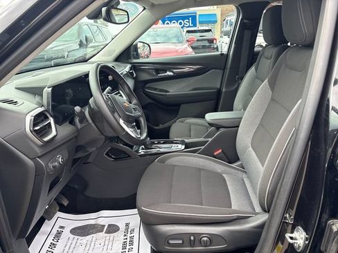 Used 2024 Chevrolet TrailBlazer LT w/ Convenience Package AWD/4WD image 8