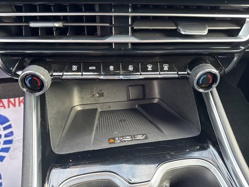 Used 2024 Chevrolet Traverse Z71 image 26