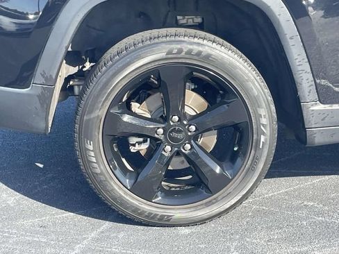 Used 2023 Jeep Grand Cherokee Altitude RWD image 9