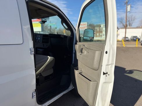 Used 2019 Chevrolet Express 3500 Extended w/ Driver Convenience Package RWD image 28