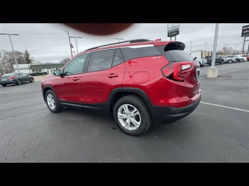 Used 2023 GMC Terrain SLE w/ Driver Convenience Package image 6