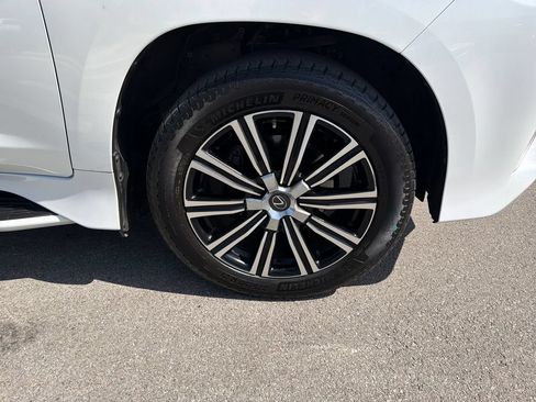 Used 2019 Lexus LX 570 4WD w/ Luxury Package image 18
