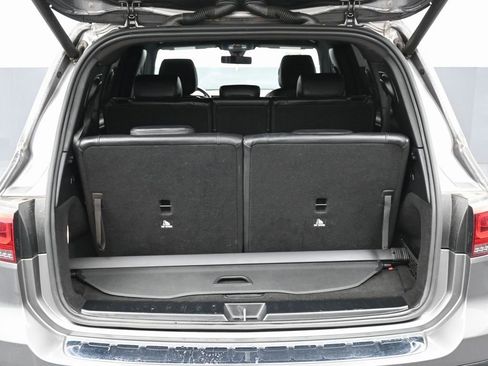 Used 2022 Mercedes-Benz GLB 250 w/ Premium Package Lite image 16