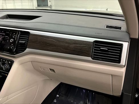 Used 2023 Volkswagen Atlas SE w/ Panoramic Sunroof Package image 18