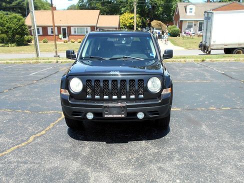 Used 2011 Jeep Patriot Latitude AWD/4WD image 3