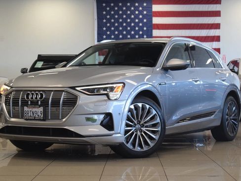 Used 2019 Audi e-tron Prestige w/ Prestige Package AWD/4WD image 11