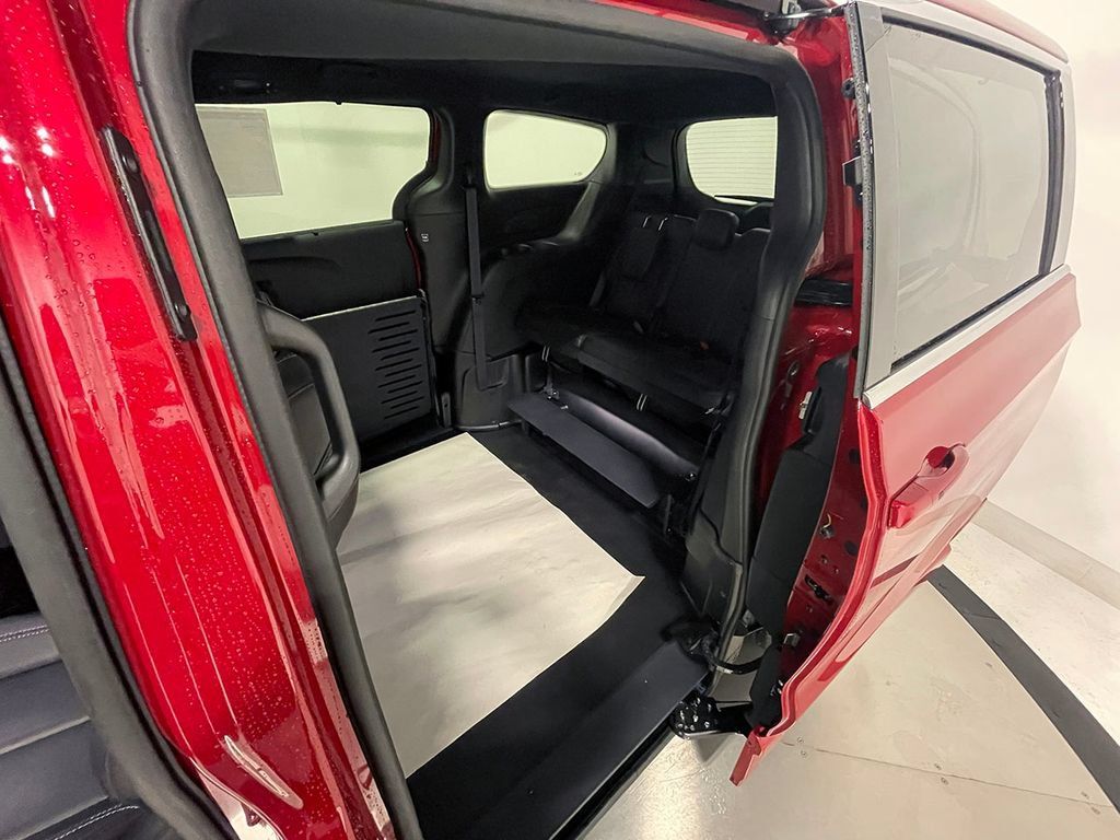 Used 2026 Chrysler Voyager LX FWD image 19