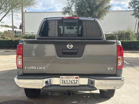 Used 2018 Nissan Frontier SV image 4