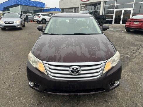Used 2011 Toyota Avalon Limited image 2
